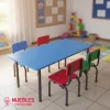 Silla para preescolar reforzada con estructura metálica negra y asiento/respaldo de madera plywood colores variados, ideal para aulas de clases en Nicaragua.